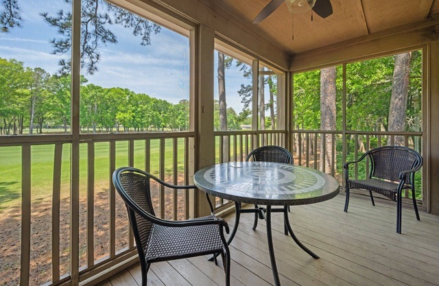 2nd-floor 2BR on golf course with pool, pet friendly