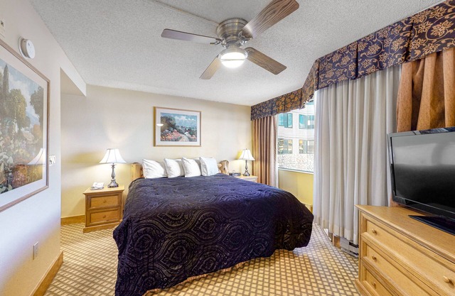 2nd-Floor Studio w/Mtn Views, Shared Outdoor Hot Tub & Heated Pool, Washer/Dryer