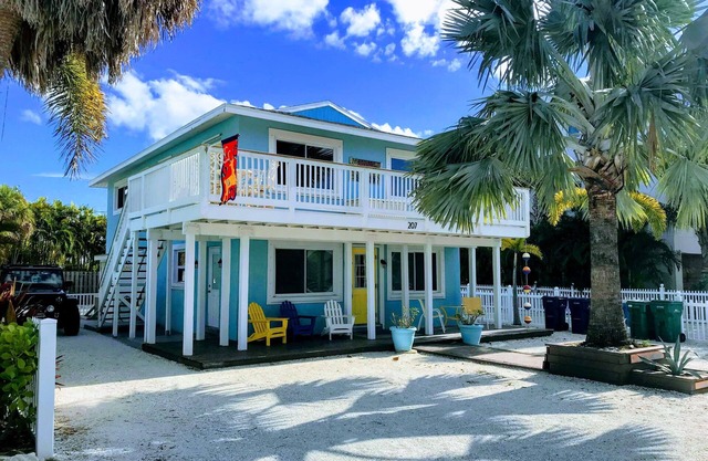 2nd House from the Beach with No Roads to Cross
