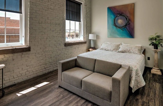 2nd Street Inn Room #1