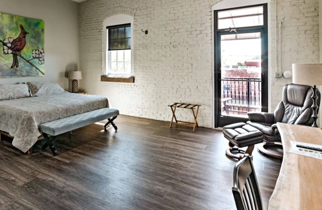 2nd Street Inn Room #9