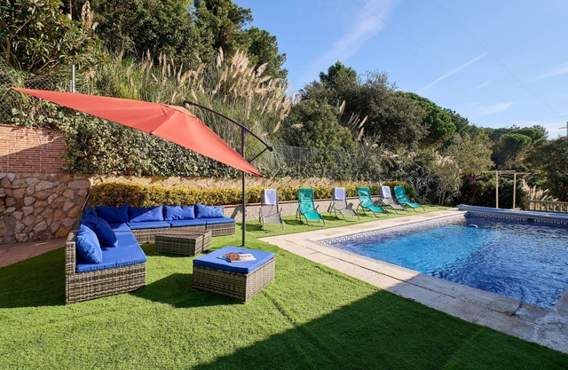 2TOR18 - Cozy house with private pool in a residential area.