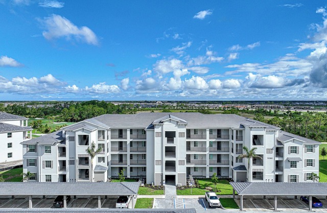 3/2 condo in Wellen Golf & CC