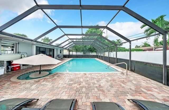 3/2 home, Saltwater Heated Pool/5-min to bch/Pet