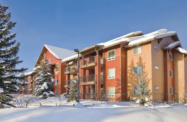 3/28-3/31 Ski-in/out! Charming 3-bedroom Deluxe/Club Wyndham Steamboat Spring