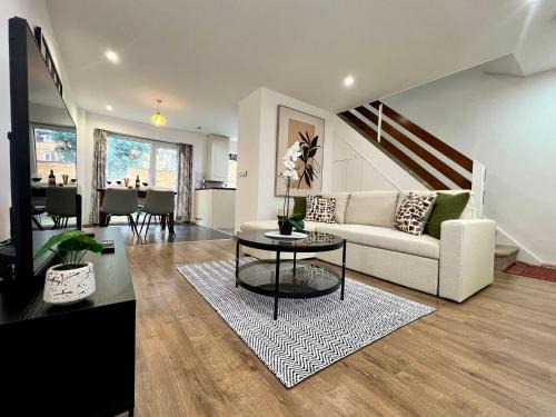 3 BDR House near East Croydon Rail Station