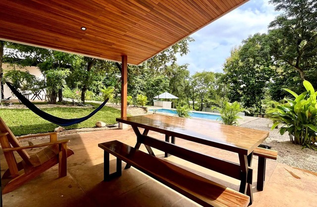 3 Bdr Luxe Villa with Private Pool, 20 Min from beach By Foot