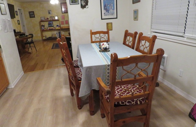 3 bdrm family hm- sleeps 7 near beach & redwoods w/jetted tub in Elk Valley