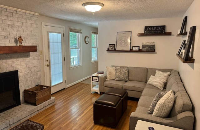 3 Bdrm in Oak Ridge. High Point, Greensboro, W.S