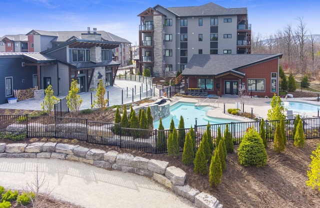 3 Bdrm Luxury Condo at Mountain House
