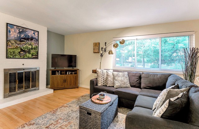 3 Bed 1.5 Bath Blocks to Beach- Dogs OK! Quiet Cul-de-sac