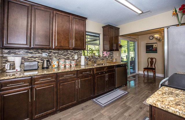 3 Bed 2 Bath Comfy Home 15 min To Downtown!