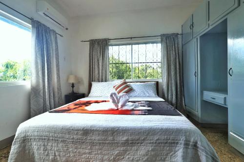 3 Bed Apartment - Garden Patio Bbq Parking