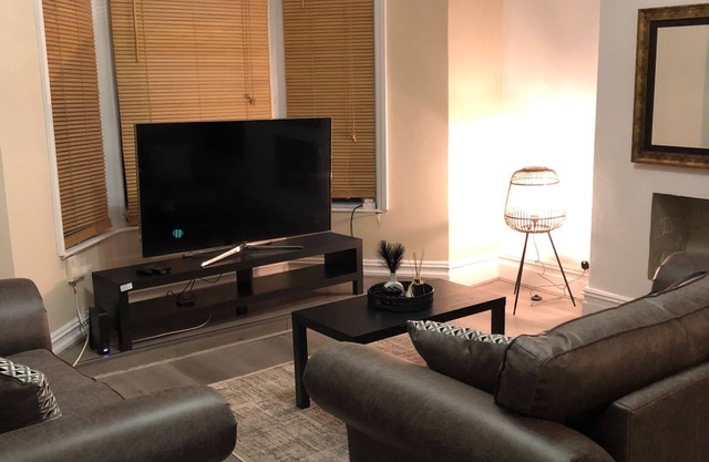 3-bed Apartment Roof Terrace Near Cardiff Centre