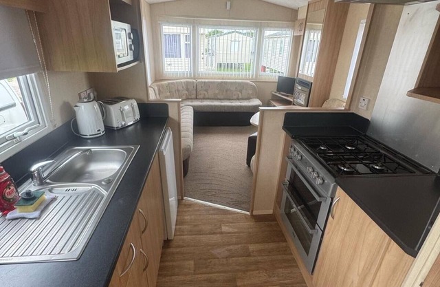 3 Bed Caravan - Sleeps 8 - Pets - Parking