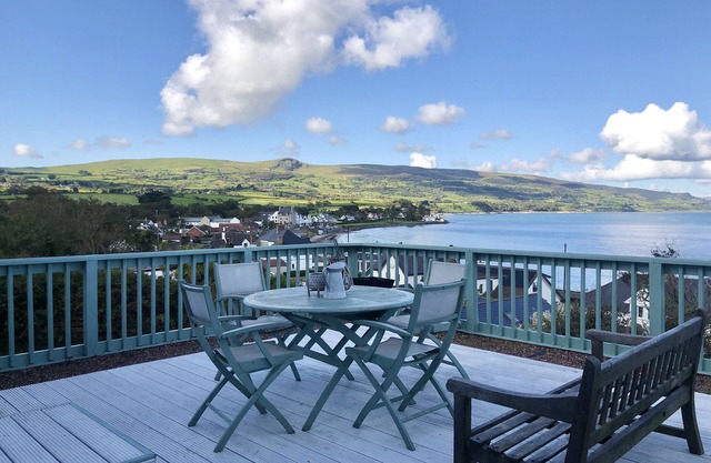3 Bed Cottage - Sleeps 6 - Pets - Garden - Parking