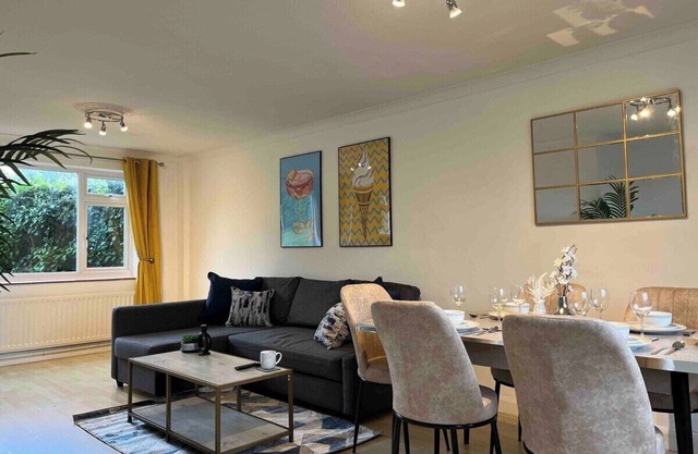 3 Bed House Tunbridge Wells with Parking - Sleeps 7
