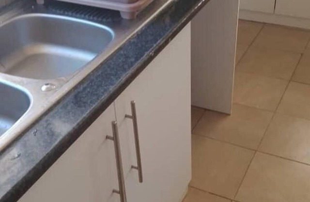 3 Bed House - Sleeps 6 - Garden - Parking - Wifi