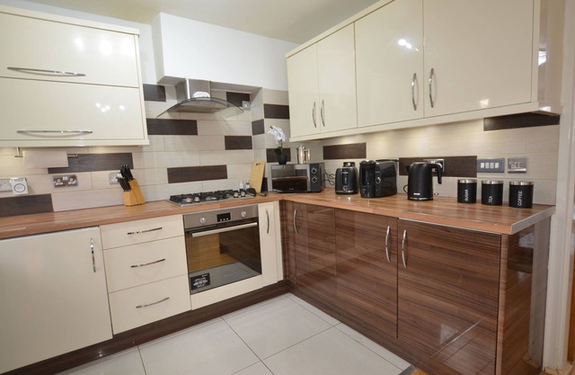 3 Bed house with Parking in Croydon - 15min to London Bridge & Gatwick Airport