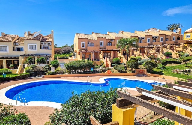 3 bed in Los Jarales Calahonda close to the beach