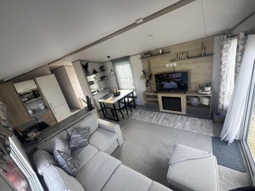 3-Bed Lodge Sleeps 6 Hot tub