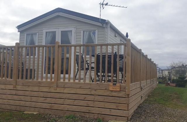 3 Bed New Lodge Sleeps 4 Pets Welcome