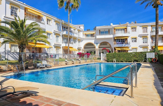 3 Bed Townhouse roof terrace 100m to the beach