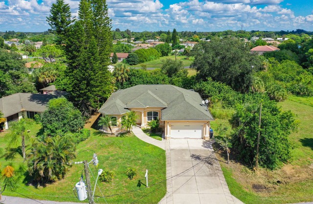 3-bed vacation home 18 min. from Manasota Beach & 5 min to Warm Mineral Springs