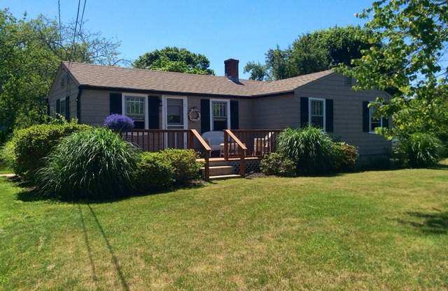 3 Bedroom 1 Bath With Central AC 1 Mile From East Matunuck Beach
