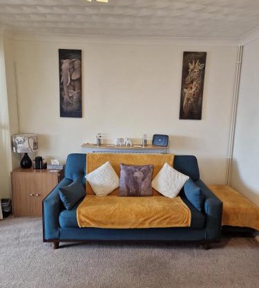 3 Bedroom - 1 Bathroom - Garden - Pet Friendly