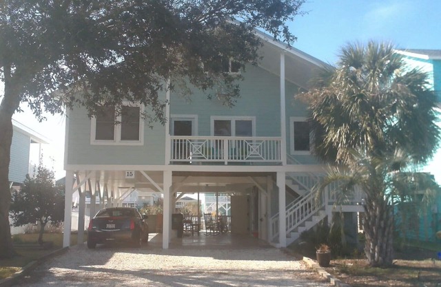 3 Bedroom/2 Bath , Beautiful Cottage W/Dock and Quick Walk to Beach/Dining