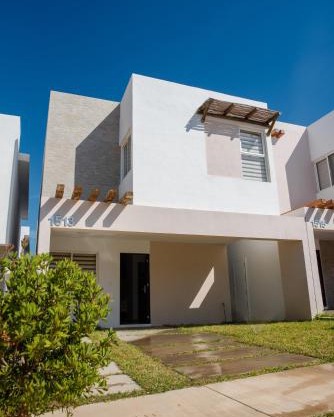 3 bedroom 3 bath, vacation home, gated community with ammenities