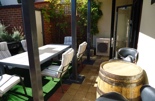 3 Bedroom, 3 Bathroom Super Spacious Villa In Fremantle