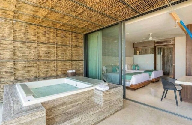 3 Bedroom/4 Bathroom Luxury Condominium