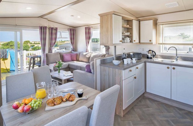3 bedroom accommodation in Holywell Bay