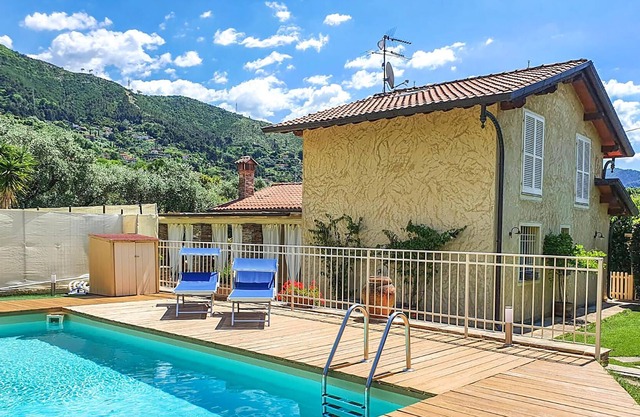 3 bedroom accommodation in Pietrasanta