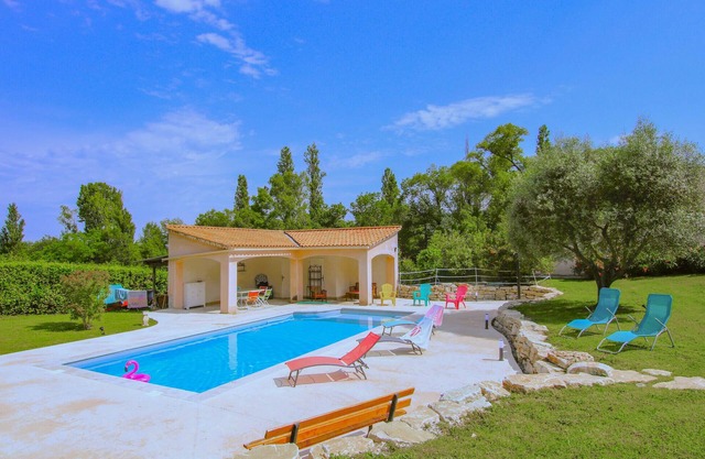 3 bedroom accommodation in Espeluche