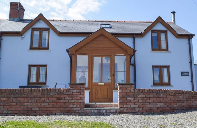 3 bedroom accommodation in near Dwrbach, Fishguard