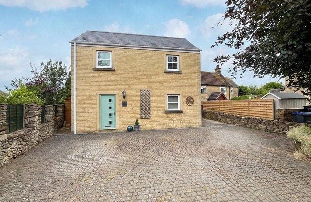 3 bedroom accommodation in Atworth, Near Melksham