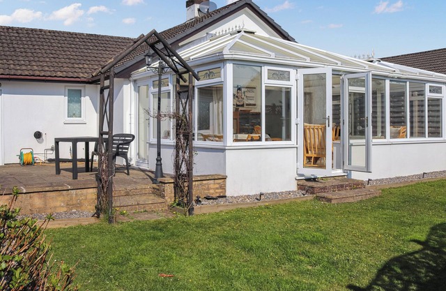 3 bedroom accommodation in Peniel