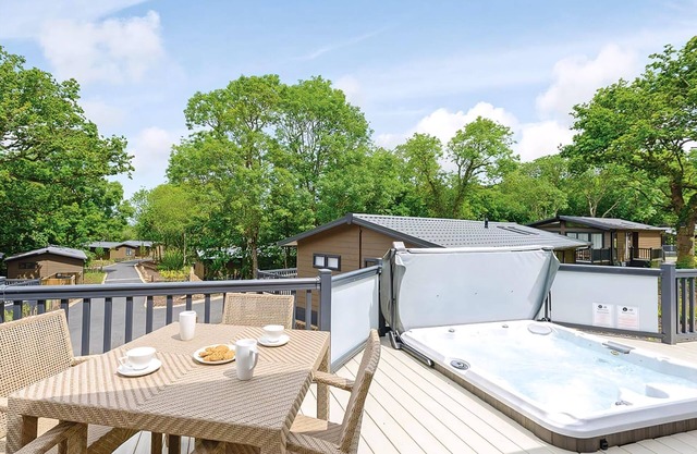 3 bedroom accommodation in Wootton Bridge, Nr Cowes