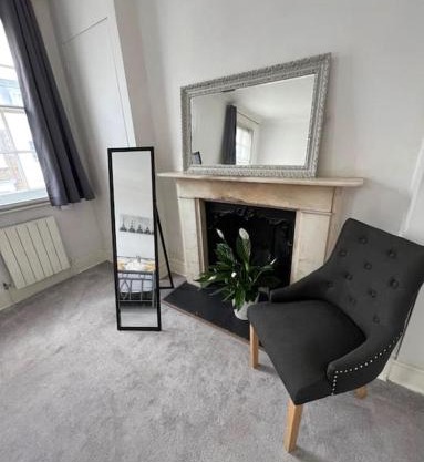 3 Bedroom Apartment in Victoria, Central London