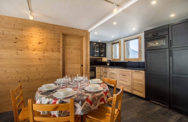 3 bedroom apartment sleeps 8 ski in ski out in Vallandry - Les Arcs