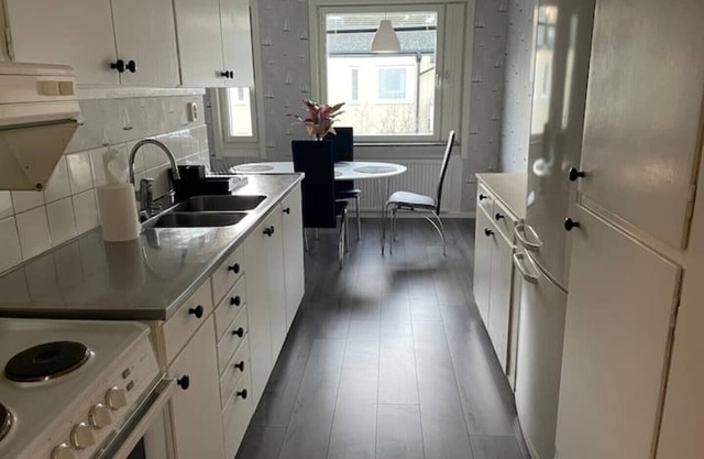 3 bedroom app/2.8 km from city center