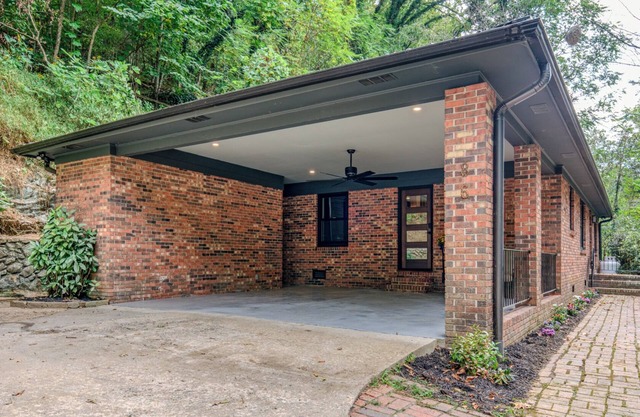 3 bedroom Artisan home in charming Marshall