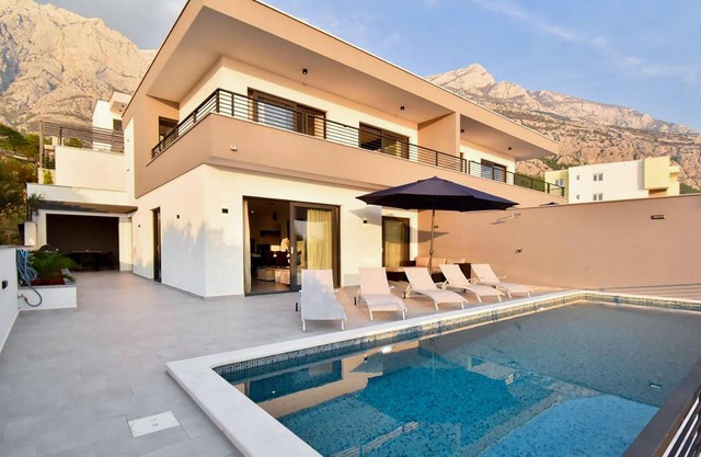 3 bedroom awesome home in Makarska