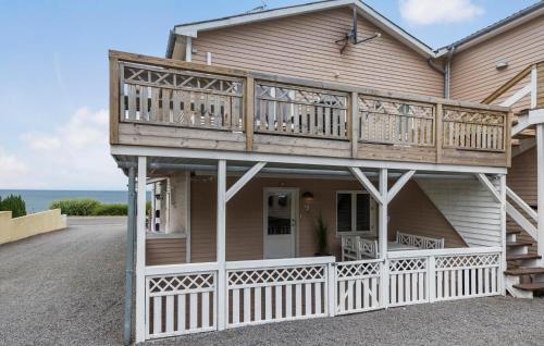 3 Bedroom Beautiful Apartment In Allinge