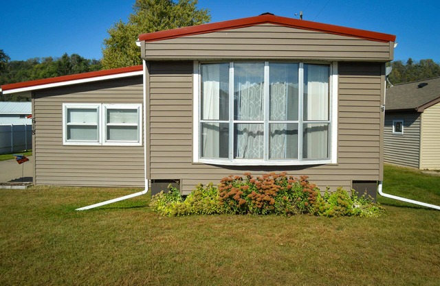 3-bedroom building in enchanting Harpers Ferry with AC