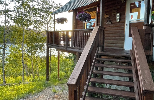 3-bedroom cabin in beautiful Palisades with AC, WiFi