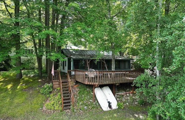3 bedroom Cabin on Bertha Lake w/private beach!